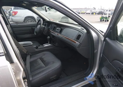 2005 Ford Crown Victoria Lx/Lx Sport from USA, damaged, VIN 2FDHP74W35X121693